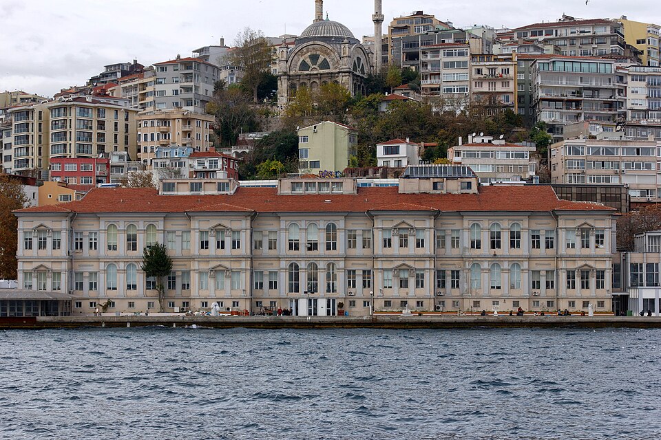 Кампус Mimar Sinan Fine Arts University