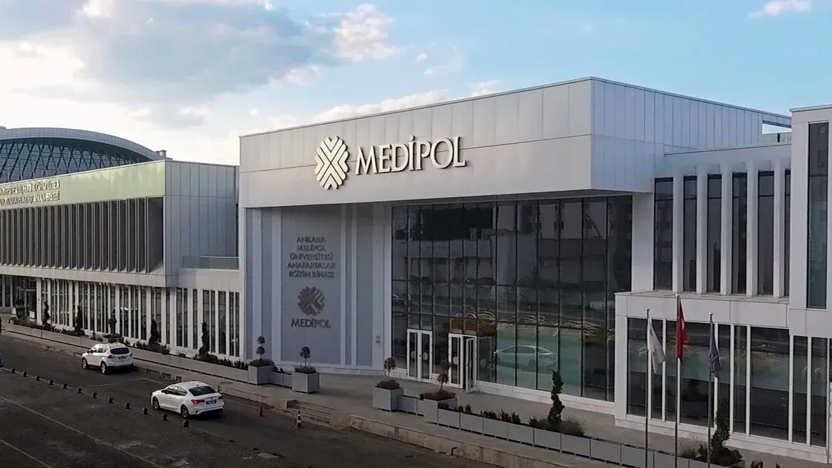 Политология и международные отношения - Университет Медиполь Анкара