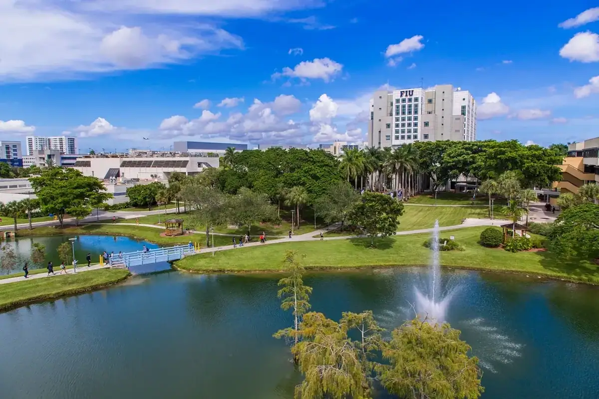 Кампус Florida International University (FIU) - Майами, Флорида, США