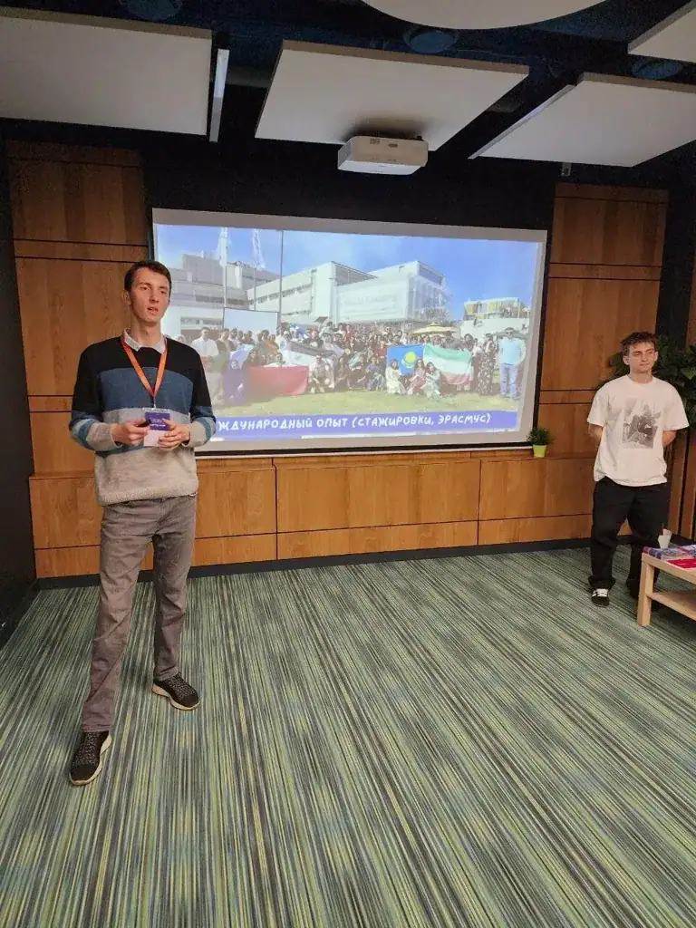 Talking to students about study-abroad experience and internships