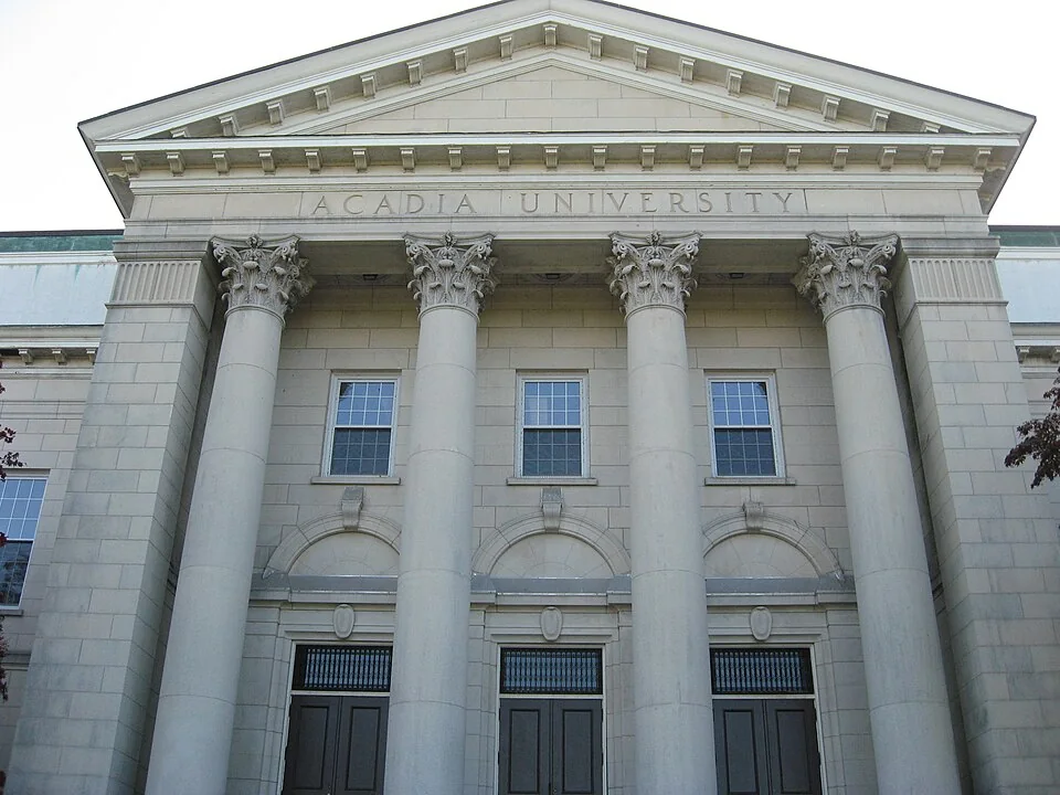 University Hall в Acadia University, октябрь 2008 года