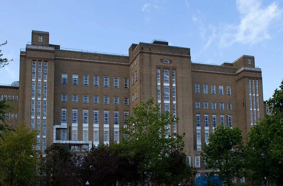 Главное здание Aston University