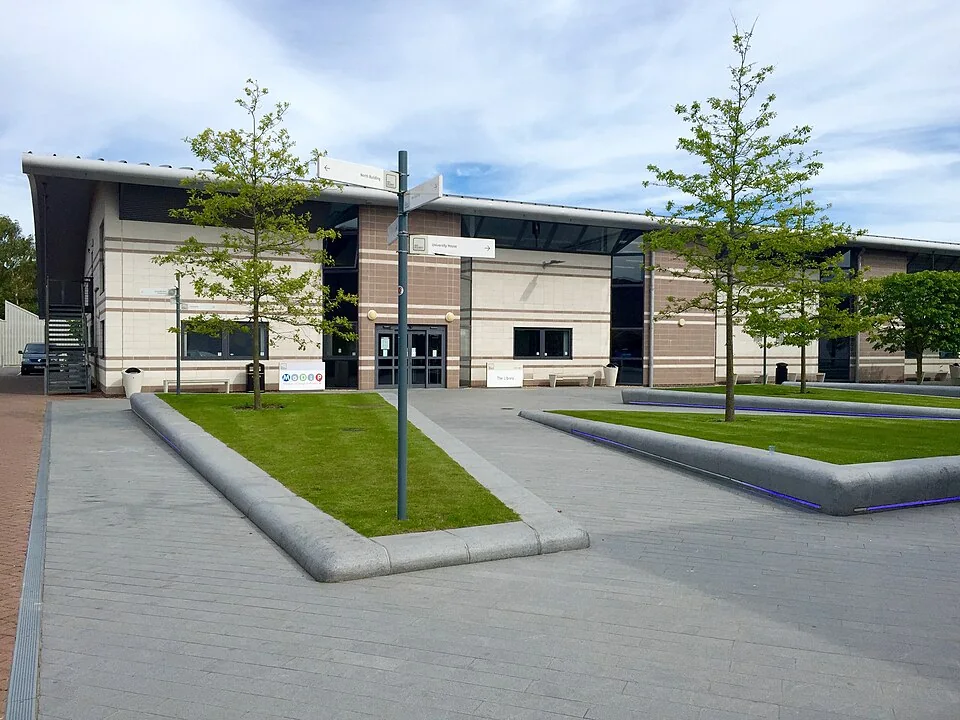 Кампус Arts University Bournemouth: библиотека и Museum of Design in Plastics, 2015 год