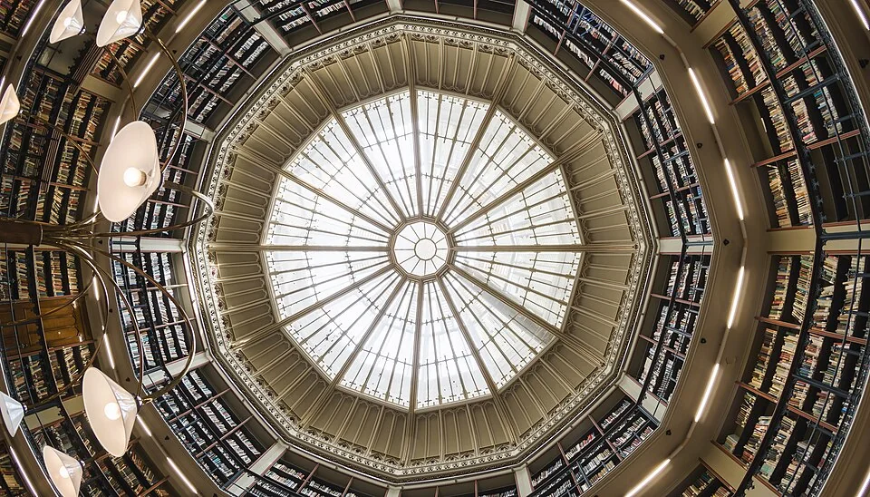 Потолок читального зала Maughan Library университета King’s College London