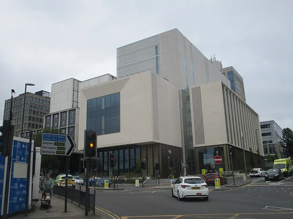 Leeds Beckett University на Calverley Street в Лидсе, 2024 год