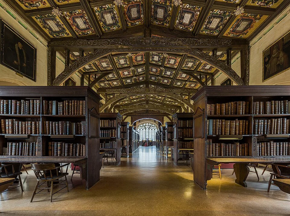 Интерьер библиотеки Duke Humfrey’s в составе Bodleian Libraries, Оксфорд