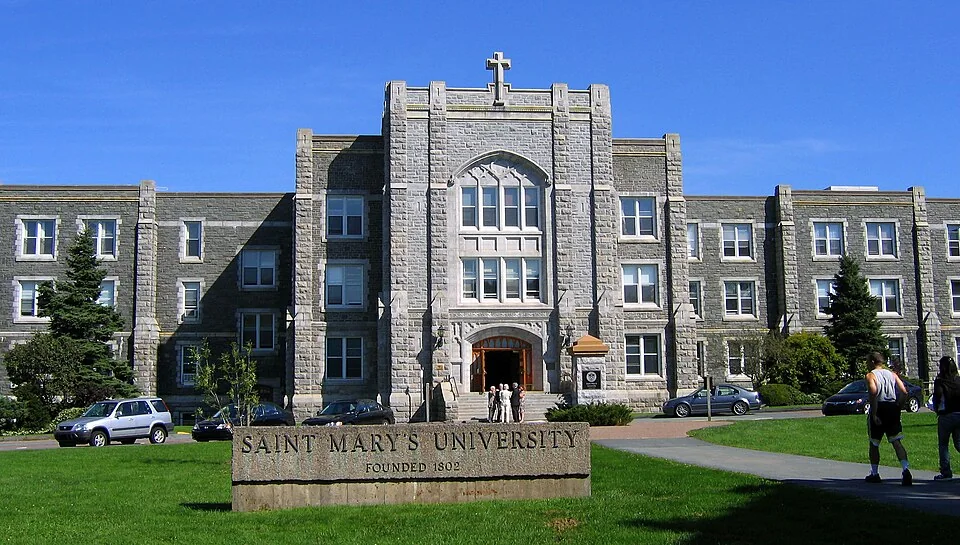 Главный вход в Saint Mary’s University в Галифаксе, 2007 год