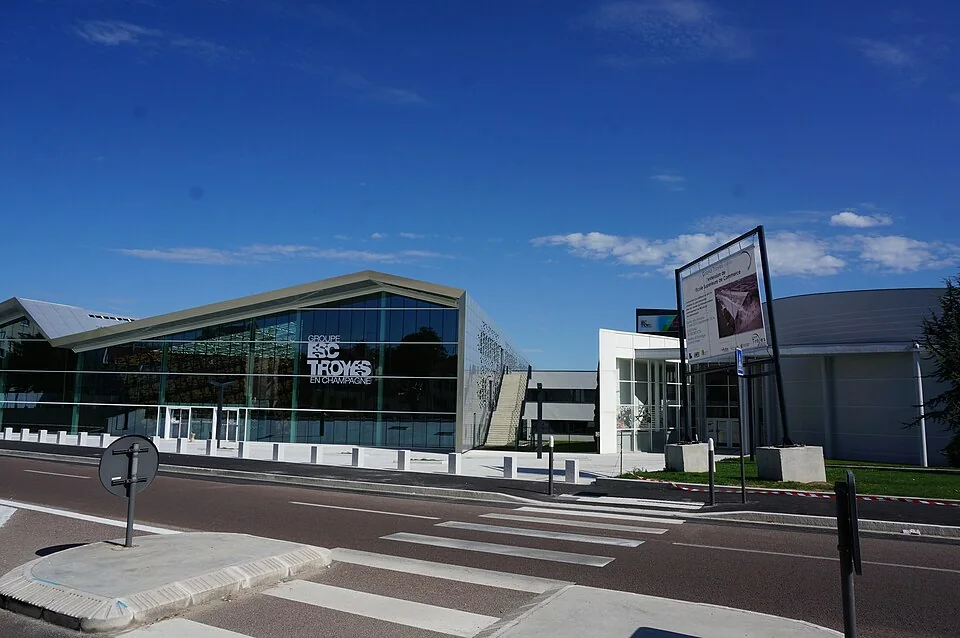 Кампус ESC Troyes, ныне SCBS / Y SCHOOLS, 2014 год